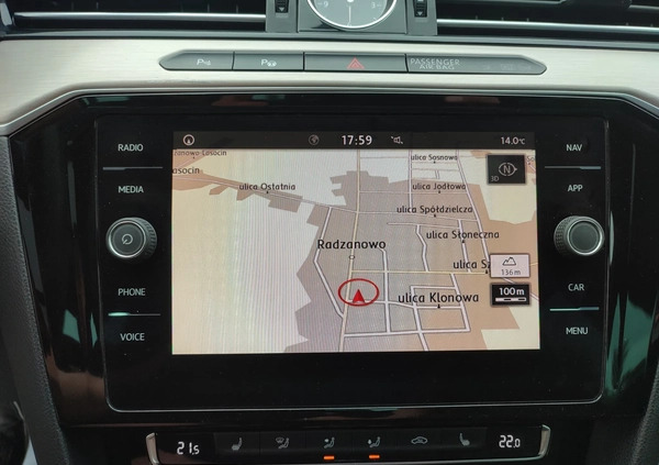 Volkswagen Passat cena 73900 przebieg: 178000, rok produkcji 2018 z Pabianice małe 277